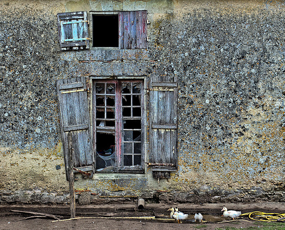 ChateauDeCaumale-BarnWindows
