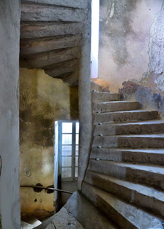 ChateauDeCaumale-TowerSteps